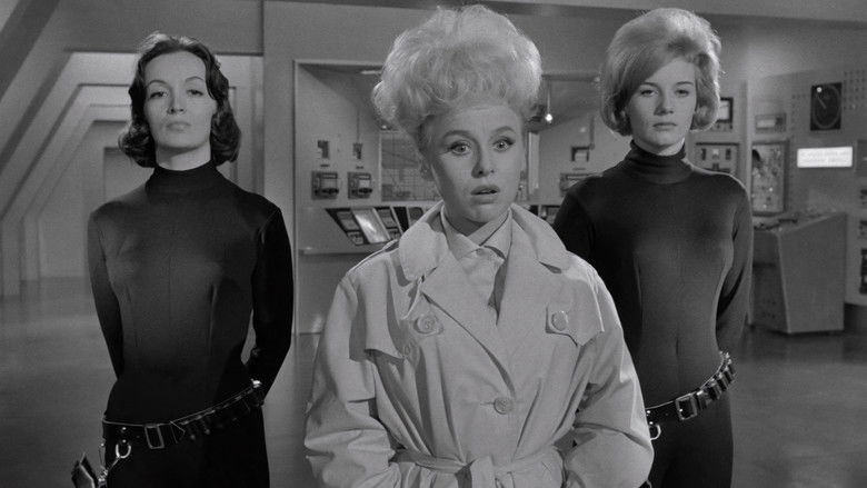 кадр из фильма Так держать, шпионы!