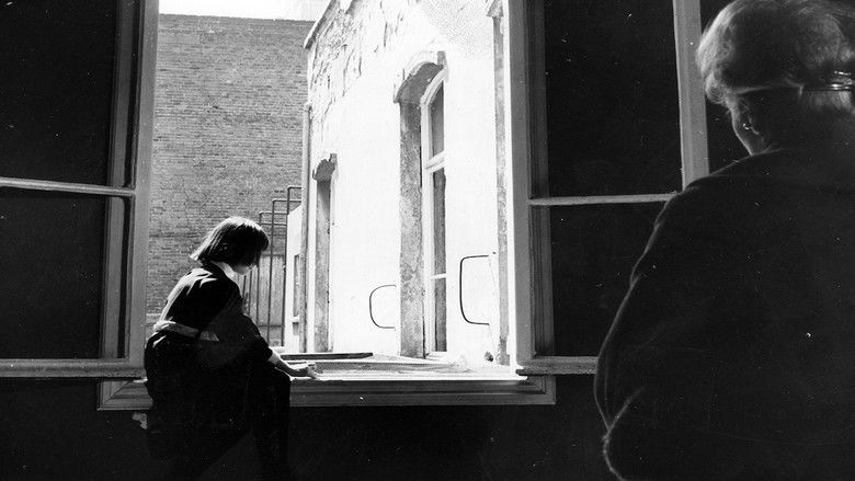 кадр из фильма En el balcón vacío