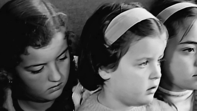 кадр из фильма Φεύγω με Πίκρα στα Ξένα