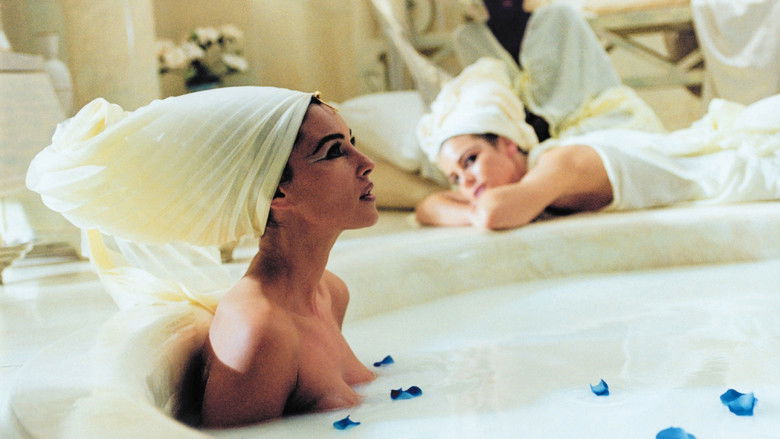 кадр из фильма Астерикс и Обеликс: Миссия Клеопатра