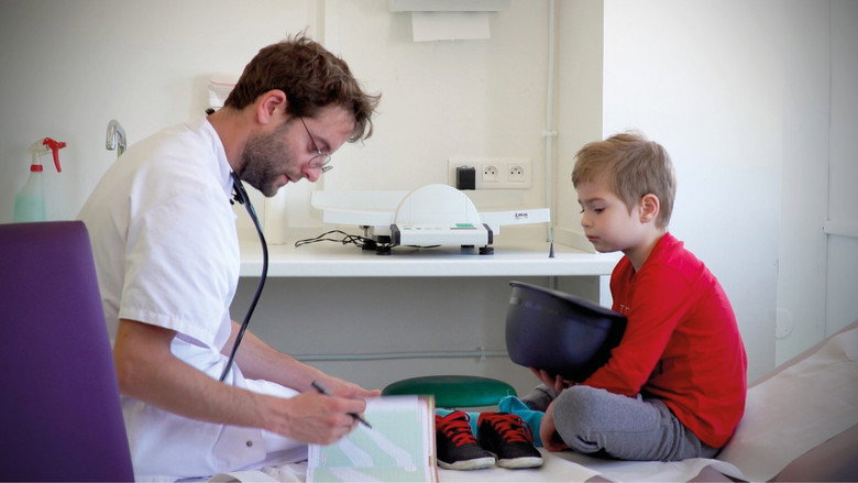 кадр из фильма Toubib, 12 années dans la vie d'un étudiant en médecine