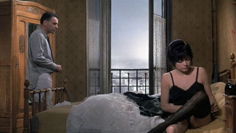 кадр из фильма Семь раз женщина