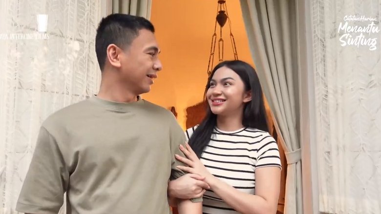 кадр из фильма Catatan Harian Menantu Sinting