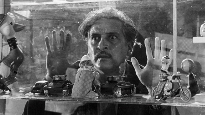 кадр из фильма Он