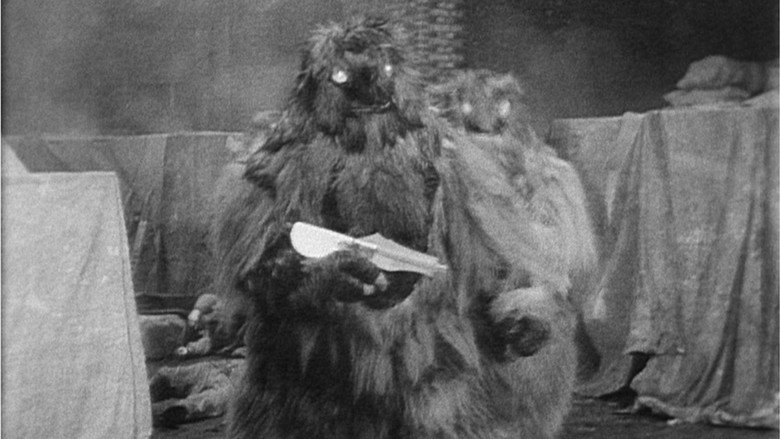 кадр из фильма Doctor Who: The Web of Fear