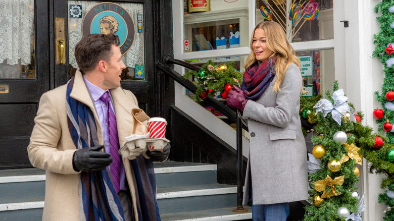 кадр из фильма It's Christmas, Eve