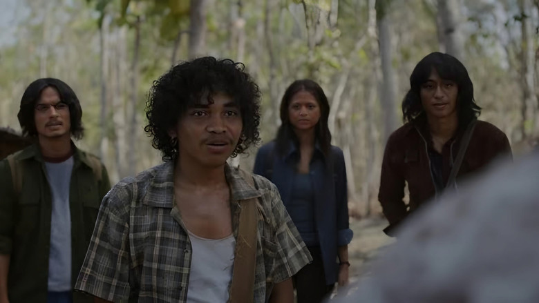 кадр из фильма KKN. Дух деревни танцев