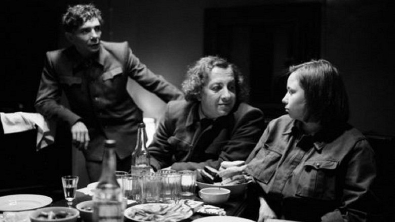 кадр из фильма ДАУ. Смелые люди