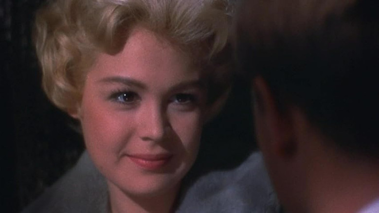 кадр из фильма A Summer Place