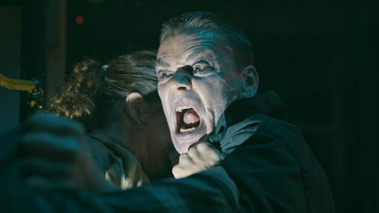 кадр из фильма Смерть на воде