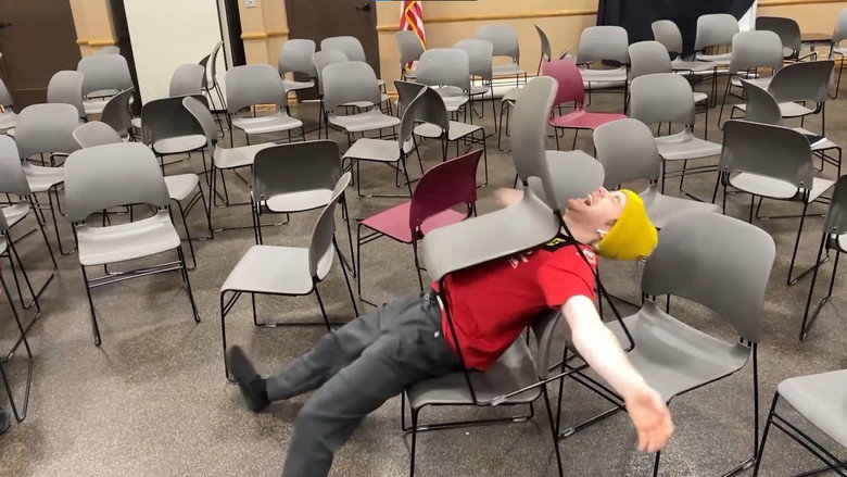 кадр из фильма The Random Chair Event