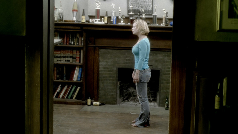 кадр из фильма Забытая во тьме