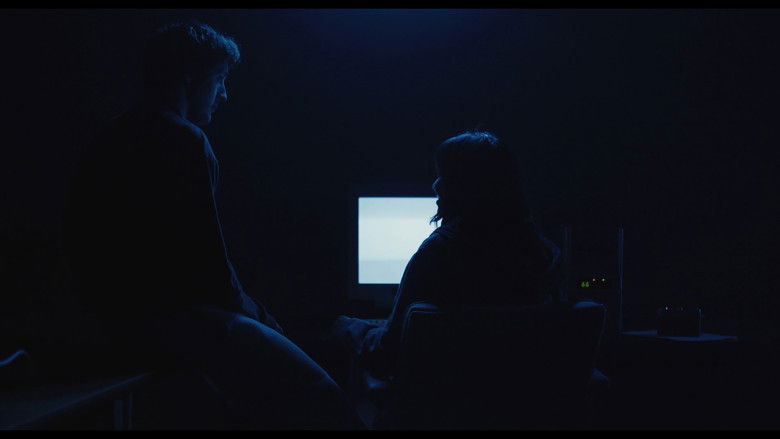 кадр из фильма NET