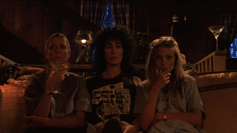 кадр из фильма Иствикские ведьмы