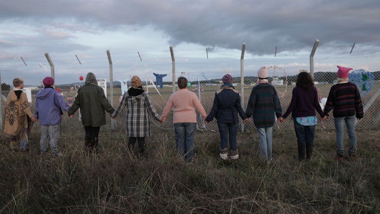 кадр из фильма Матери революции