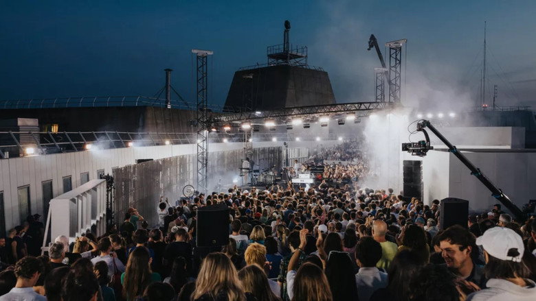 кадр из фильма Terminal 1 : Air, Phoenix et Étienne de Crécy