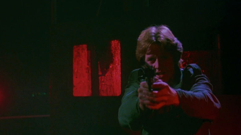 кадр из фильма Мститель