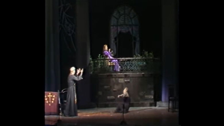 кадр из фильма 贵妇还乡