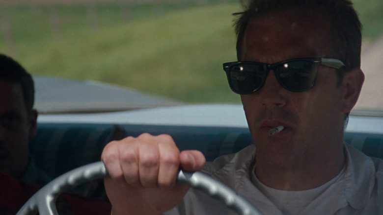 кадр из фильма Совершенный мир