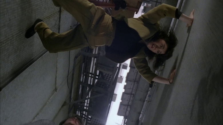 кадр из фильма При исполнении 5: Посредник