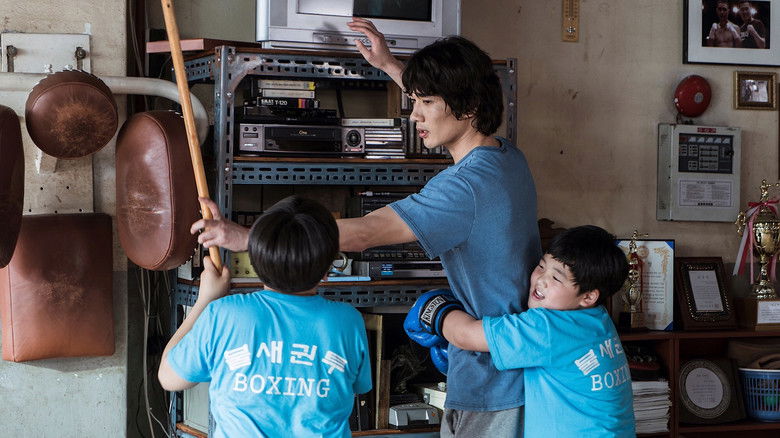 кадр из фильма Отбитый боксёр