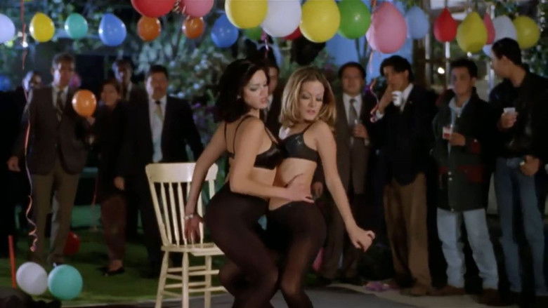 кадр из фильма Crímenes de Pasión