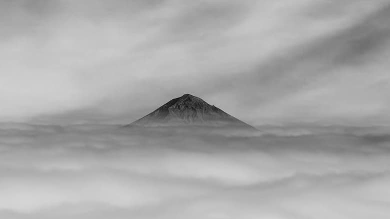 кадр из фильма Las Nubes bajo el Volcán