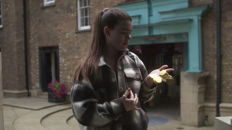 кадр из фильма The Coin Trick