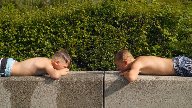 кадр из фильма Zwei Sommer in der Badi