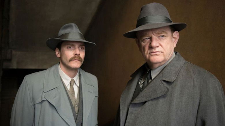 кадр из фильма Одни в Берлине