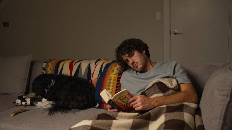 кадр из фильма Strange Man Caught on Doorbell