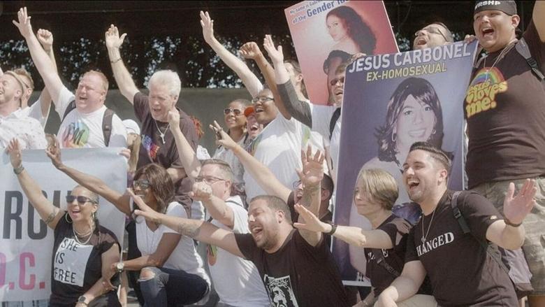 кадр из фильма Tu deviendras hétéro, mon fils