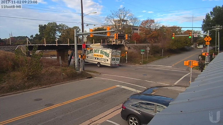 кадр из фильма OVERHEIGHT MUST TURN