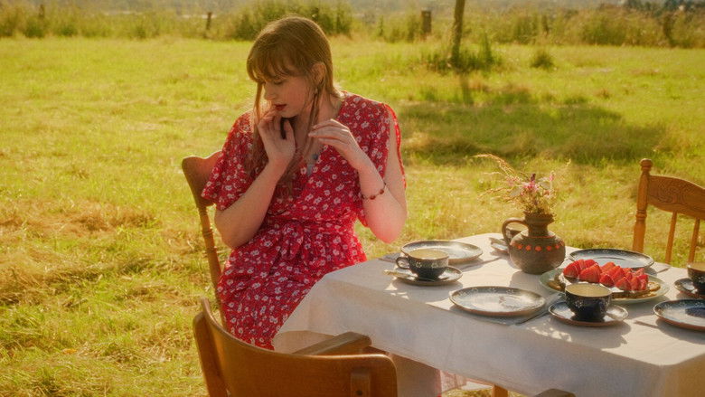 кадр из фильма So close yet unreachable