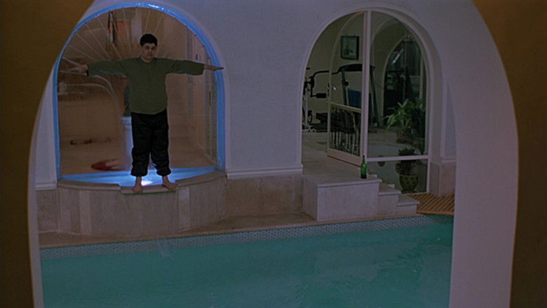 кадр из фильма Багровое золото