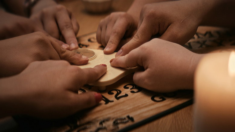 кадр из фильма Una Pizca de Ouija