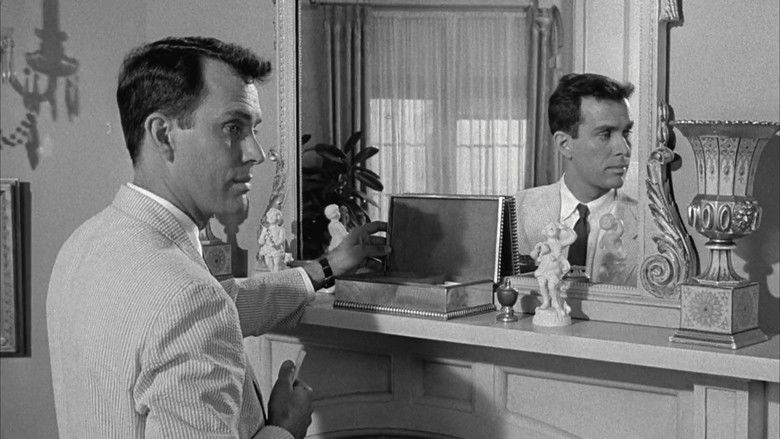 кадр из фильма Lady in a Cage