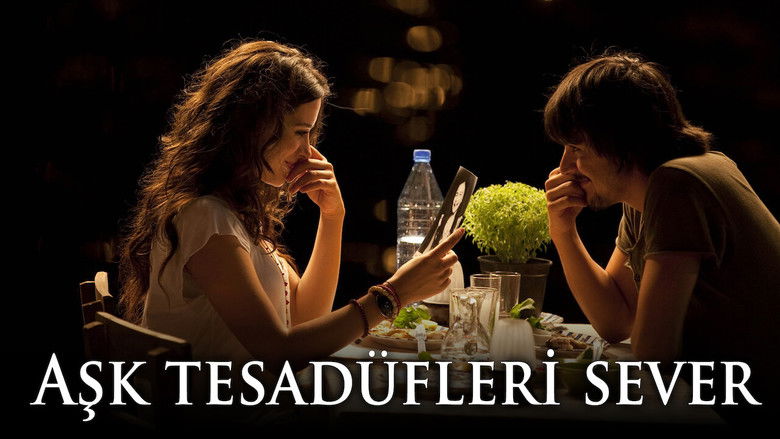 кадр из фильма Любовь любит случайности