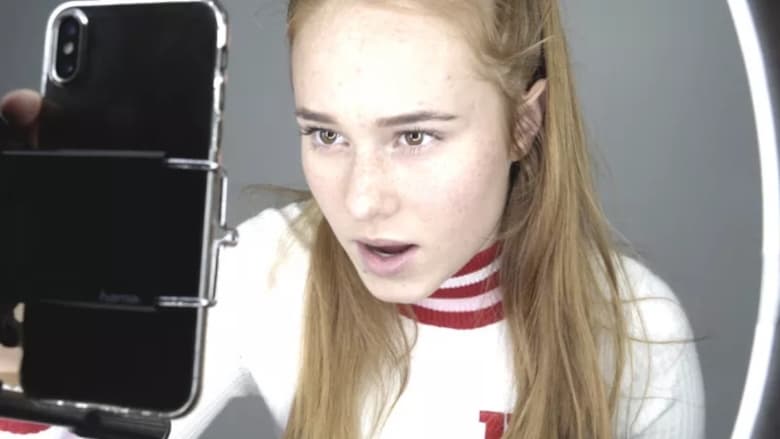 кадр из фильма Девушки, живущие в сети