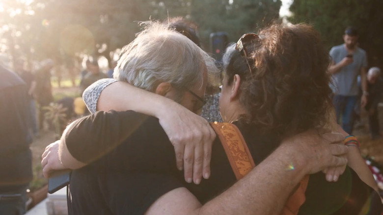 кадр из фильма Holding Liat