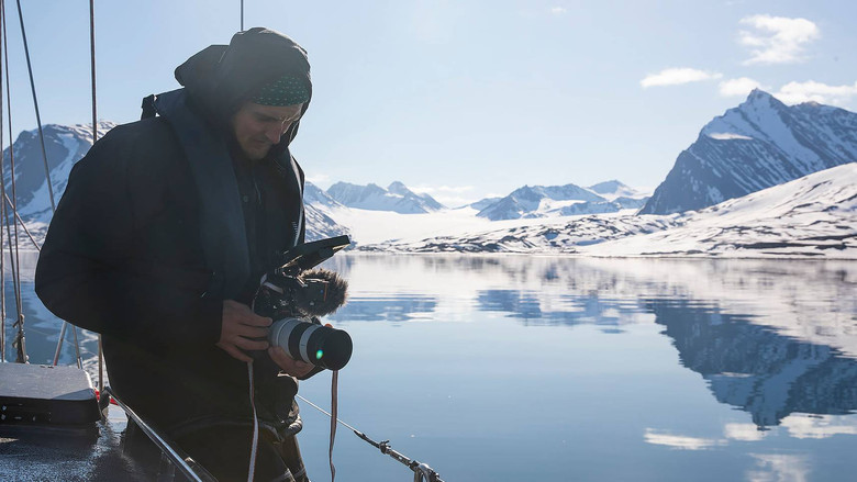 кадр из фильма The Ghost Ski Resorts