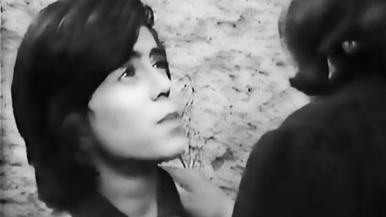 кадр из фильма Η μικρή ζητιάνα