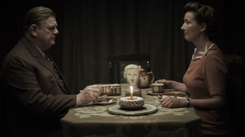 кадр из фильма Одни в Берлине