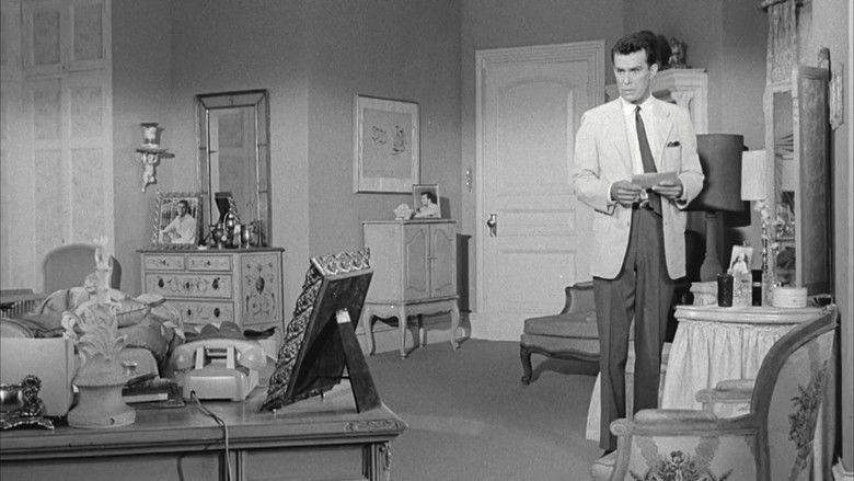 кадр из фильма Lady in a Cage