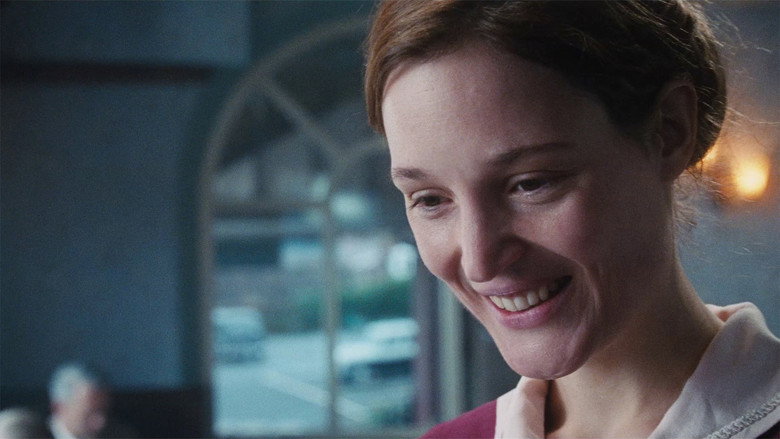 кадр из фильма Призрачная нить