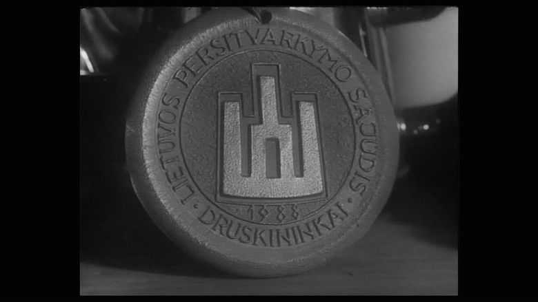 кадр из фильма Akys virš kryžių