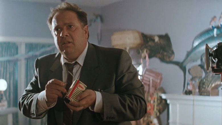 кадр из фильма Страховой агент