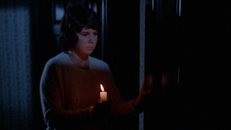 кадр из фильма Не бойся темноты