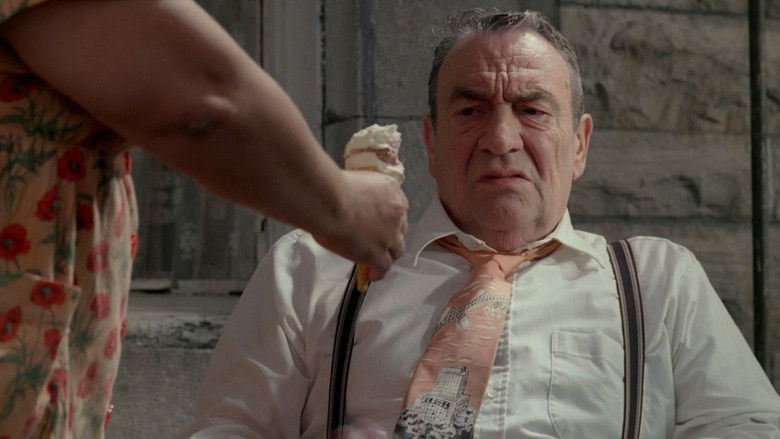 кадр из фильма Леоло