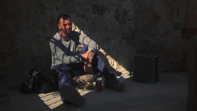 кадр из фильма Desenterrar un rosal